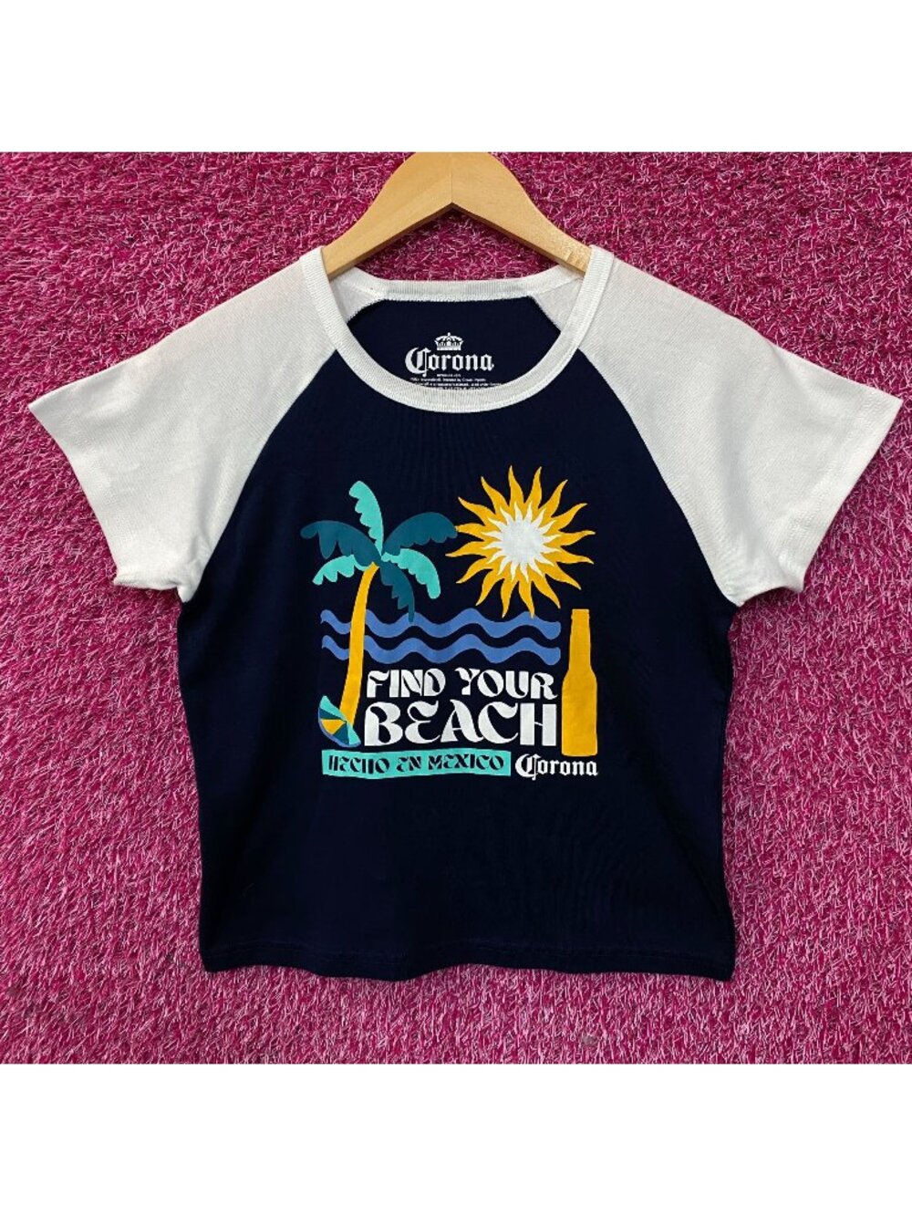 Corona Cerveza "Find Your Beach" Hecho En Mexico Raglan Crop Baby Tee XL